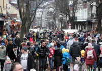 76 proc. Polaków w 2021 r. odczuwało ogólne zadowolenie z życia; poziom niższy niż w roku poprzednim - zdjęcie główne