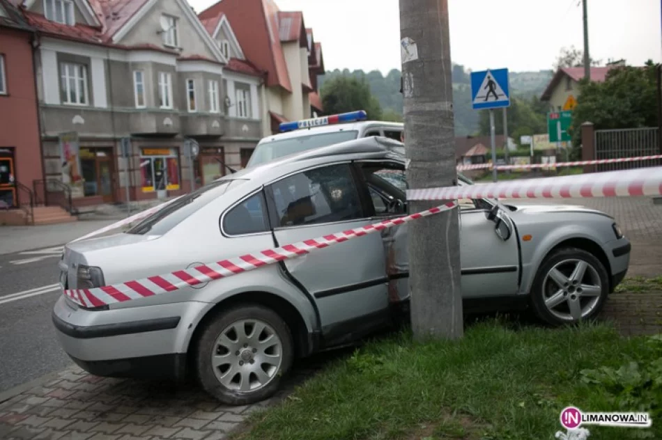Samochód uderzył w słup - zdjęcie 2