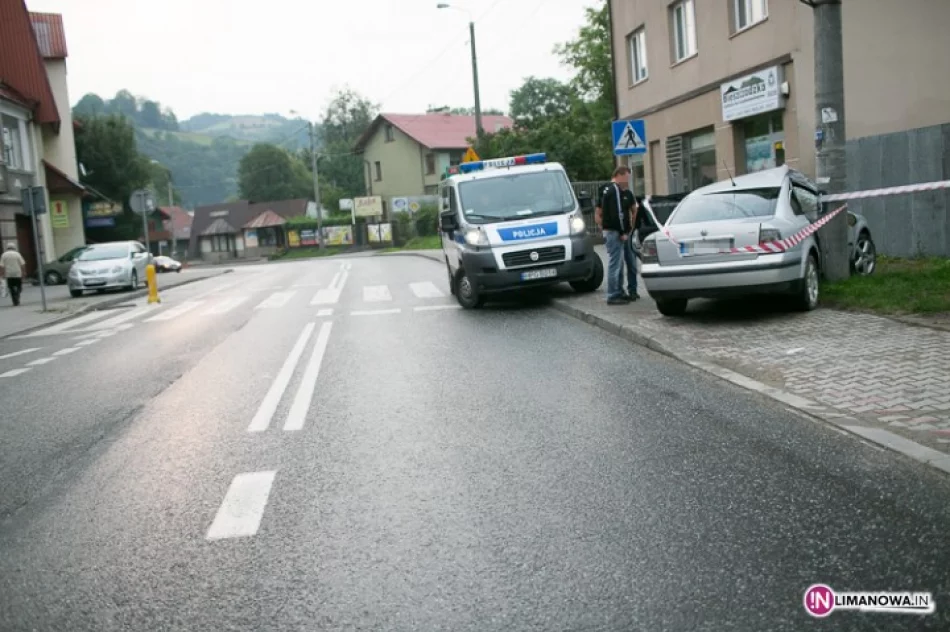 Samochód uderzył w słup - zdjęcie 3