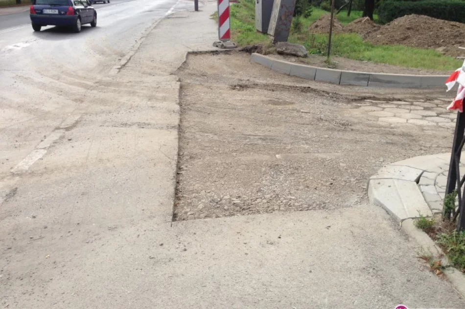 Nie będzie błota do szkoły. Asfalt jednak teraz - zdjęcie 2