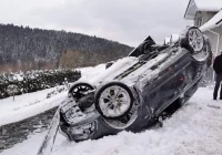 Dachowanie na łuku drogi - zdjęcie główne