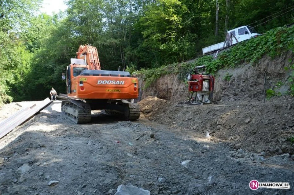 Osuwisko zabrało - rusza odbudowa - zdjęcie 2