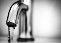 Skażony wodociąg zaopatrujący szkołę - zdjęcie główne