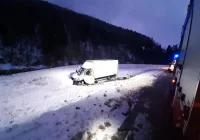 Zderzenie ciężarówki i samochodu dostawczego - zdjęcie główne