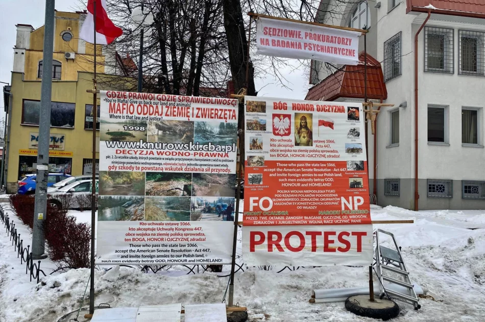 Rolnik protestuje przed sądem - zdjęcie 3