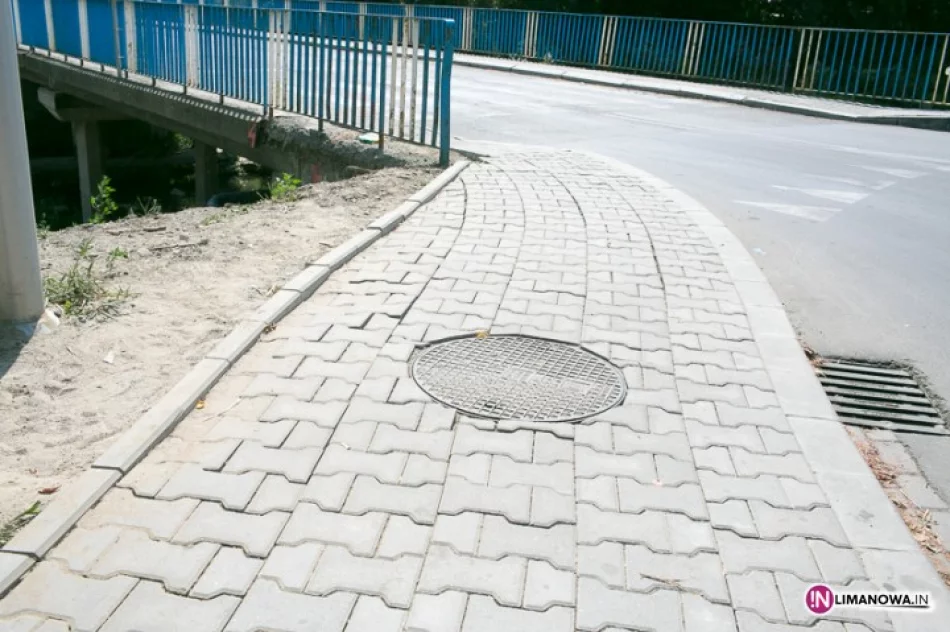 Nowy chodnik już się rozpada - zdjęcie 2