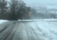 Silny wiatr w regionie - uszkodzony dach, interweniowali strażacy - zdjęcie główne