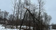 Silny wiatr w regionie - uszkodzony dach, interweniowali strażacy - zdjęcie 2