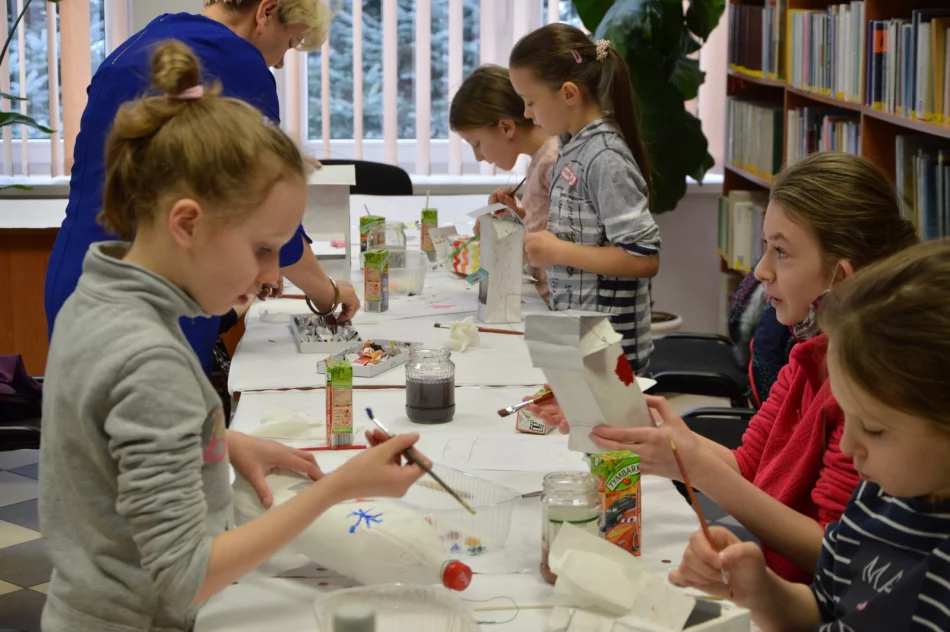 Ferie w bibliotece: zajęcia plastyczne i kulinarne dla dzieci - zdjęcie 2