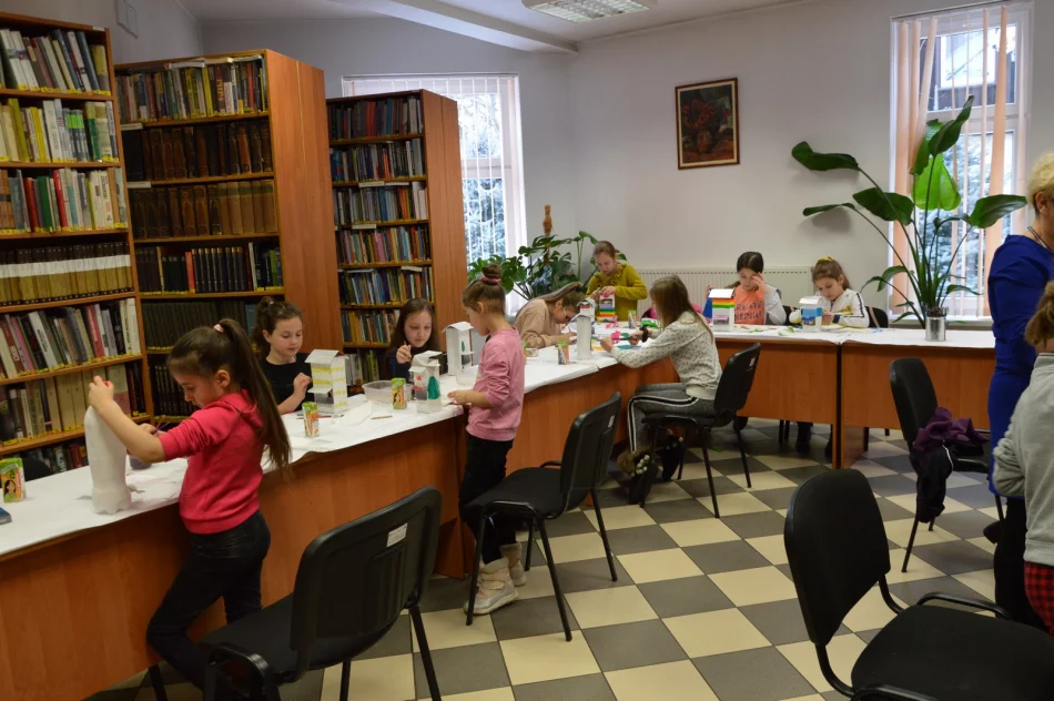 Ferie w bibliotece: zajęcia plastyczne i kulinarne dla dzieci - zdjęcie 3