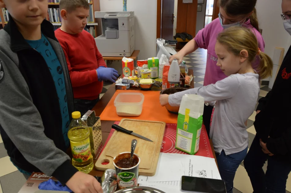 Ferie w bibliotece: zajęcia plastyczne i kulinarne dla dzieci - zdjęcie 6