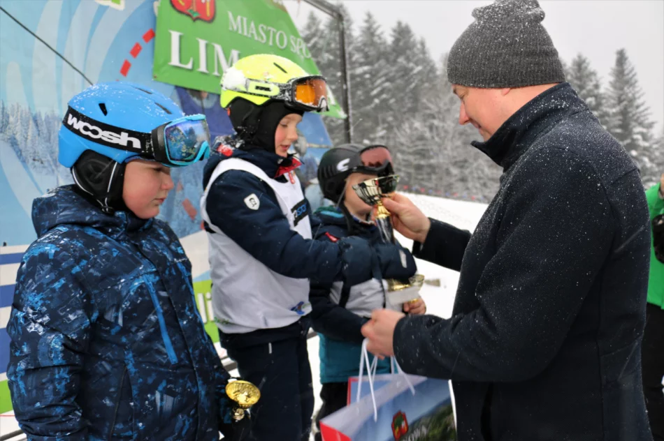  Odbył się SLALOM GIGANT o puchar Łysej Góry pod patronatem Burmistrza Miasta Limanowa - zdjęcie 3