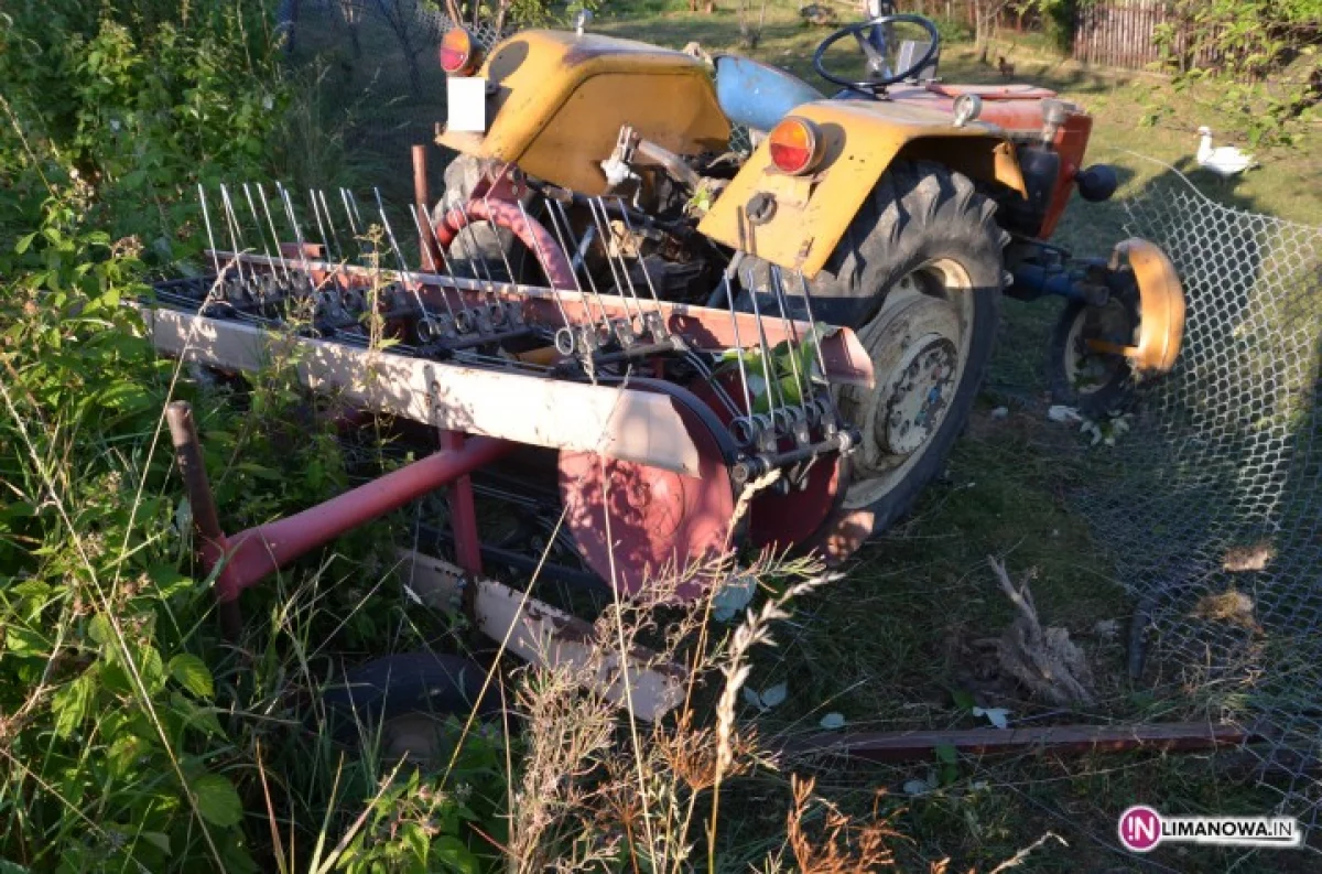 Staczający się traktor uderzył w sąsiada