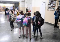 Uczniowie wracają do szkół, ale nie wszyscy - zdjęcie główne