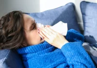 Grypa i przeziębienie. Kiedy zgłosić się do lekarza? - zdjęcie główne