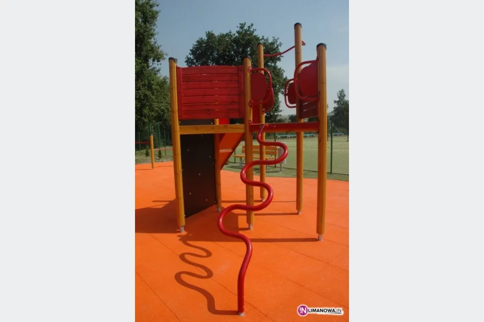 Nowy plac zabaw już gotowy - zdjęcie 3