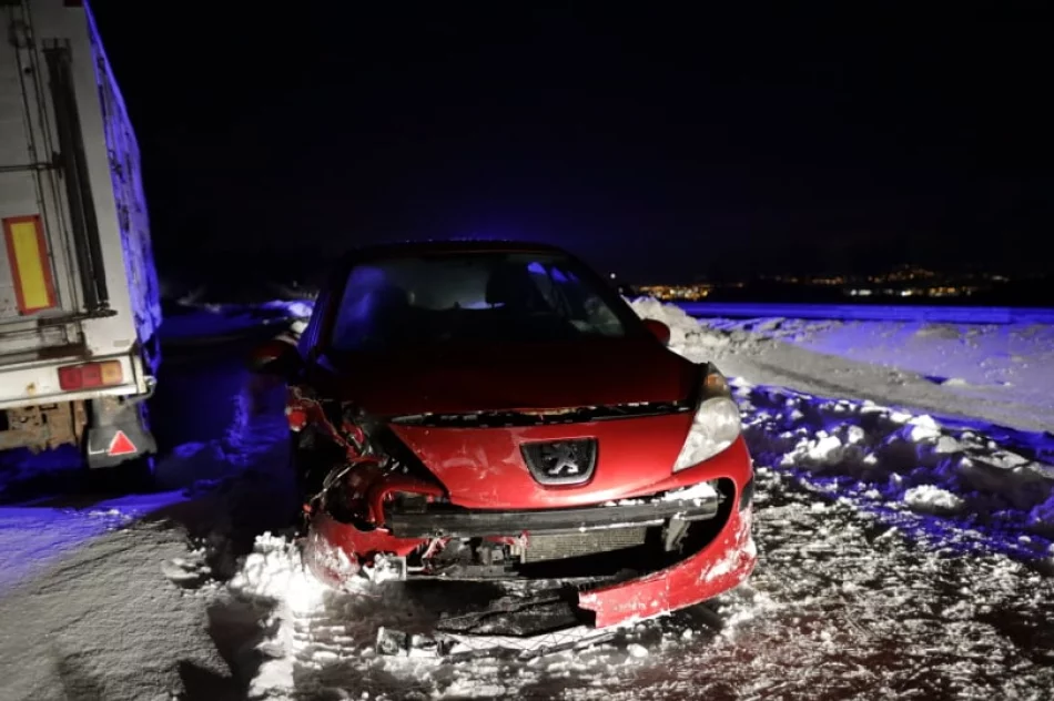 Groźnie wyglądające zderzenie czołowe   - zdjęcie 2