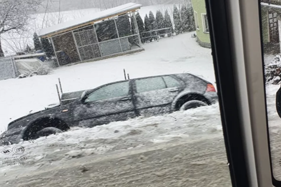 Intensywne opady śniegu - problemy na podjazdach - zdjęcie 2