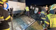 Zderzyli się z pociągiem w Austrii: zmarł 20-latek, 22-letni kierowca w szpitalu - zdjęcie 5