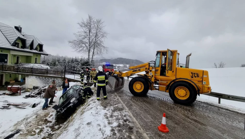 Straciła panowanie nad autem i wjechała do rowu - zdjęcie 1