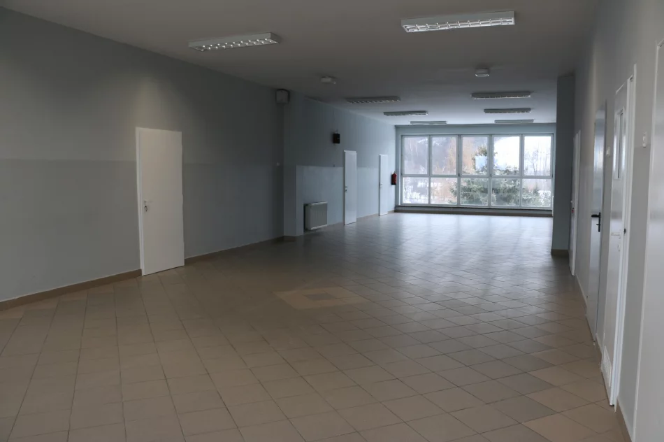 Trwa remont skrzydła budynku ZSP nr 4 w Limanowej pod tymczasową siedzibę WOT - zdjęcie 4