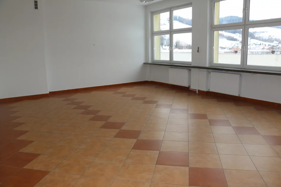 Trwa remont skrzydła budynku ZSP nr 4 w Limanowej pod tymczasową siedzibę WOT - zdjęcie 5