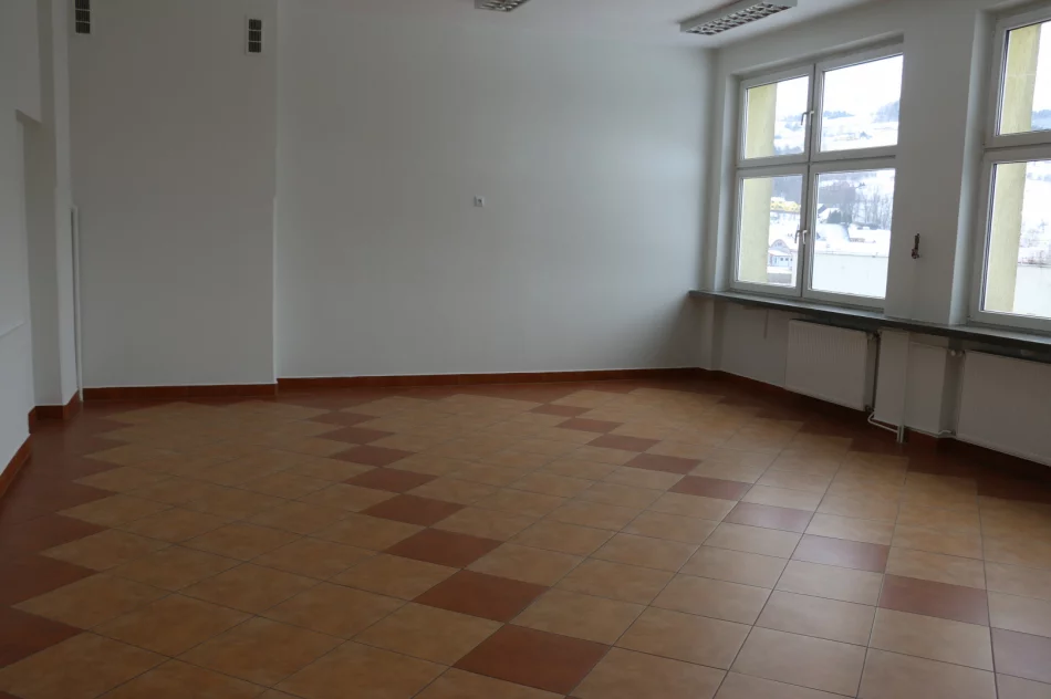 Trwa remont skrzydła budynku ZSP nr 4 w Limanowej pod tymczasową siedzibę WOT - zdjęcie 3