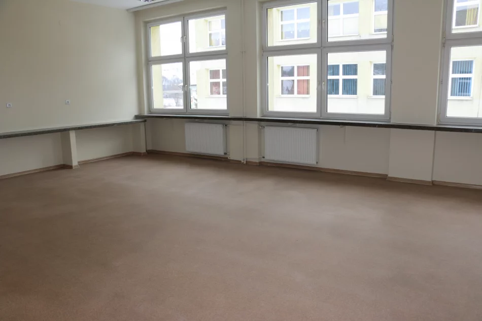 Trwa remont skrzydła budynku ZSP nr 4 w Limanowej pod tymczasową siedzibę WOT - zdjęcie 10