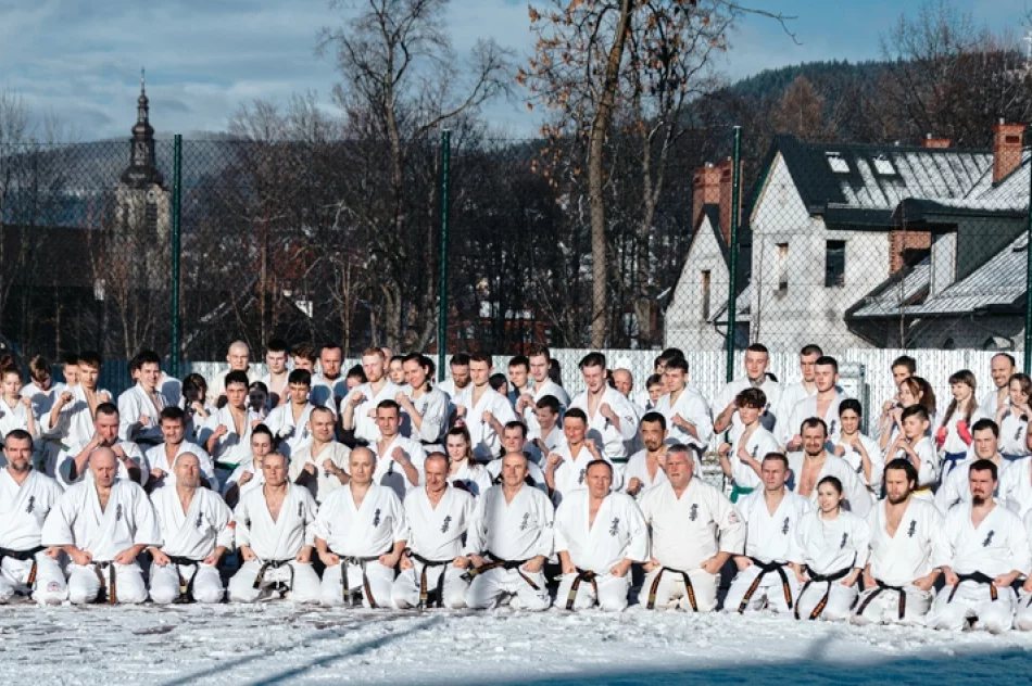 Ponad 120 karateków doskonaliło swoje umiejętności w Limanowej - zdjęcie 2