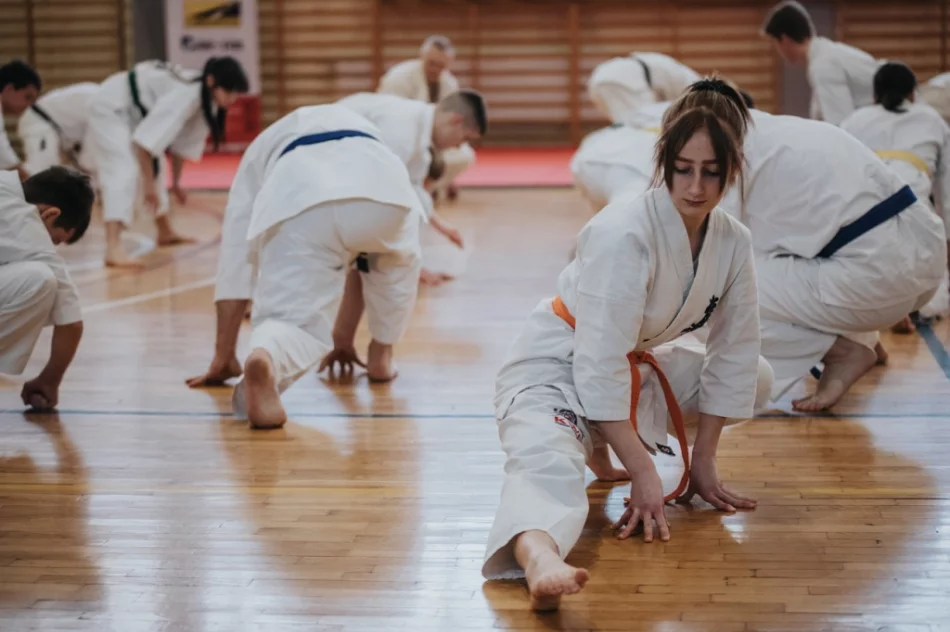 Karatecy z całego województwa spotkali się na Limanowszczyźnie - zdjęcie 17