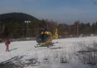 Śmigłowiec lądował przy stoku, pomocy potrzebował 75-latek - zdjęcie główne