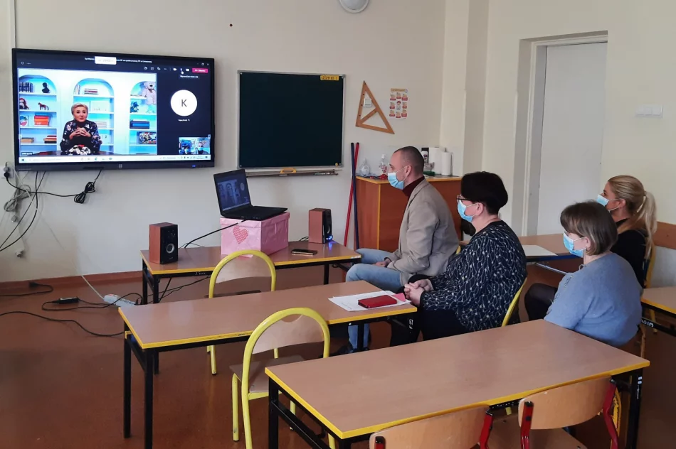 Uczniowie i nauczyciele ZSP nr 4 w Limanowej spotkali się z Pierwszą Damą Agatą Kornhauser-Dudą - zdjęcie 4