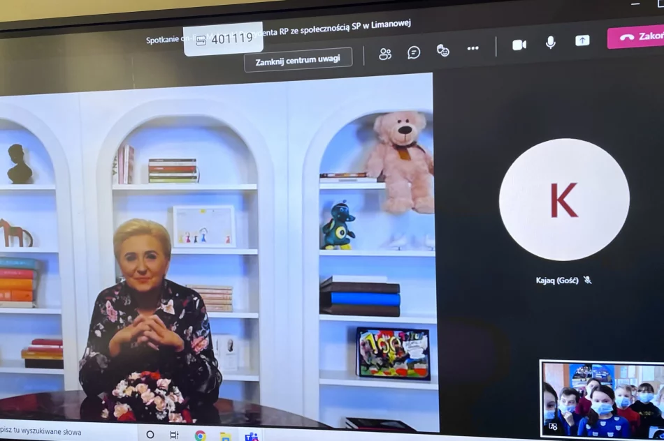 Uczniowie i nauczyciele ZSP nr 4 w Limanowej spotkali się z Pierwszą Damą Agatą Kornhauser-Dudą - zdjęcie 6