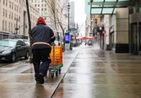 Nowy raport o COVID-19. Doradca Białego Domu: czas, by powoli wracać do normalności - zdjęcie główne