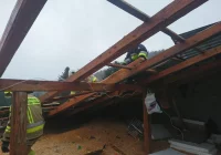 Liczba interwencji wzrosła do 68. Uszkodzone dachy na 27 budynkach - zdjęcie główne