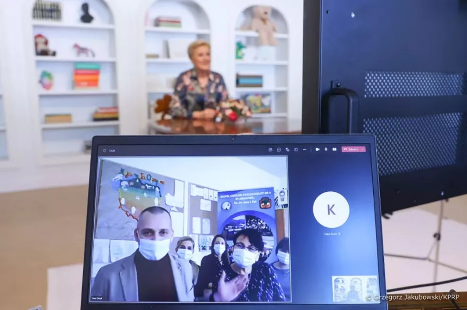 Pierwsza Dama rozmawiała o edukacji z uczniami i nauczycielami z Limanowej - zdjęcie 3