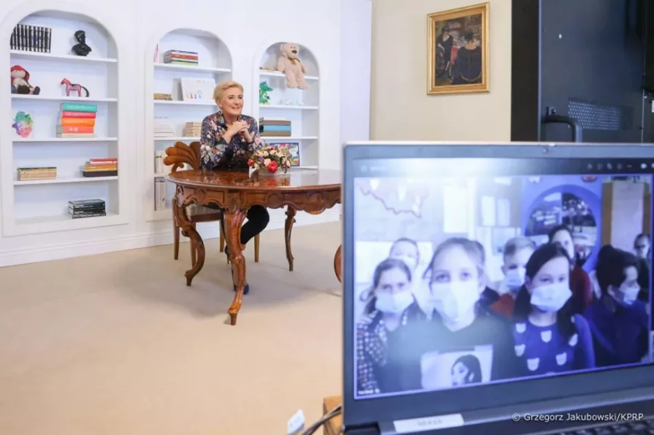 Pierwsza Dama rozmawiała o edukacji z uczniami i nauczycielami z Limanowej - zdjęcie 7