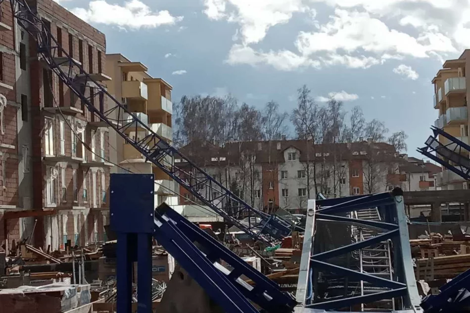 Dwie osoby nie żyją (nagranie upadającego dźwigu). W całej Małopolsce będą kontrole - zdjęcie 5