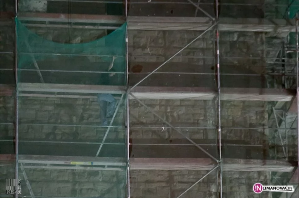 Pijani na rusztowaniu przy Bazylice - zdjęcie 3