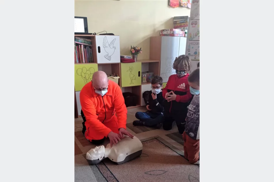 Akcja „Ratownicy ze świetlicy” w SP nr 2 w ramach Międzynarodowego Dnia Numeru Alarmowego 112 - zdjęcie 4