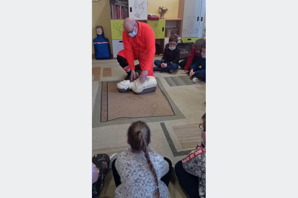 Akcja „Ratownicy ze świetlicy” w SP nr 2 w ramach Międzynarodowego Dnia Numeru Alarmowego 112 - zdjęcie 10