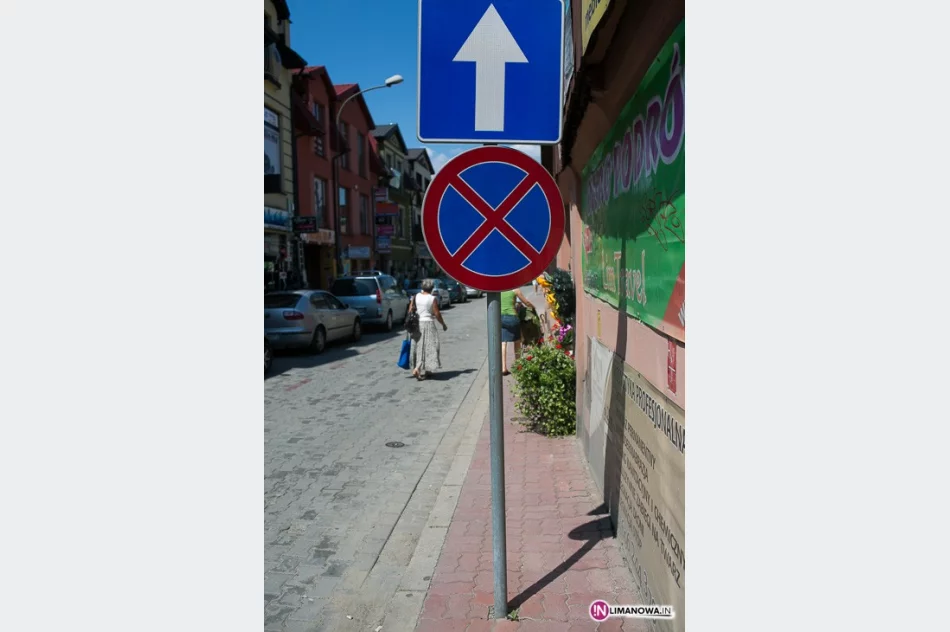 Uderzył głową  w znak, trafił do szpitala - zdjęcie 3