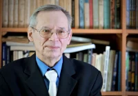 "SARS-CoV-2 pozostaje wirusem groźnym indywidualnie, a nie społecznie" - zdjęcie główne