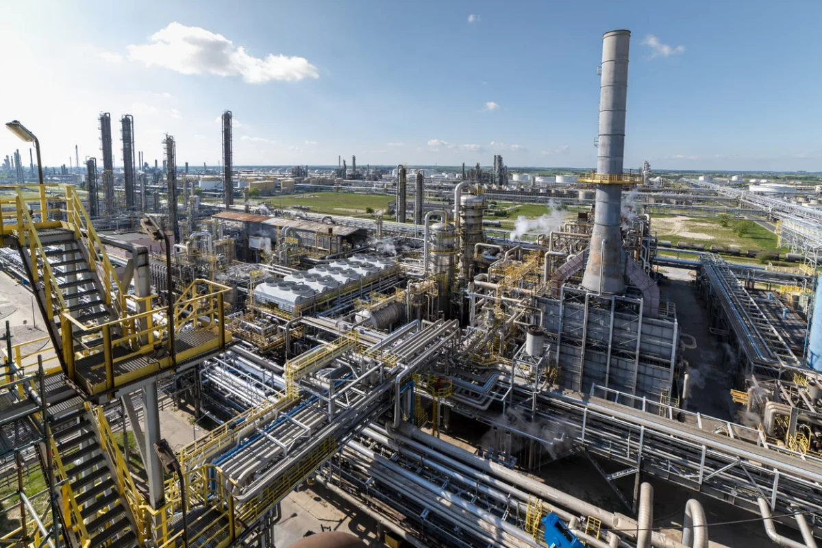 Orlen i Lotos uspokajają - Polska zabezpieczona na wypadek braku dostaw ropy ze wschodu
