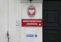 Spadek liczby zakażeń, tylko 1 zgon w Polsce  - zdjęcie główne