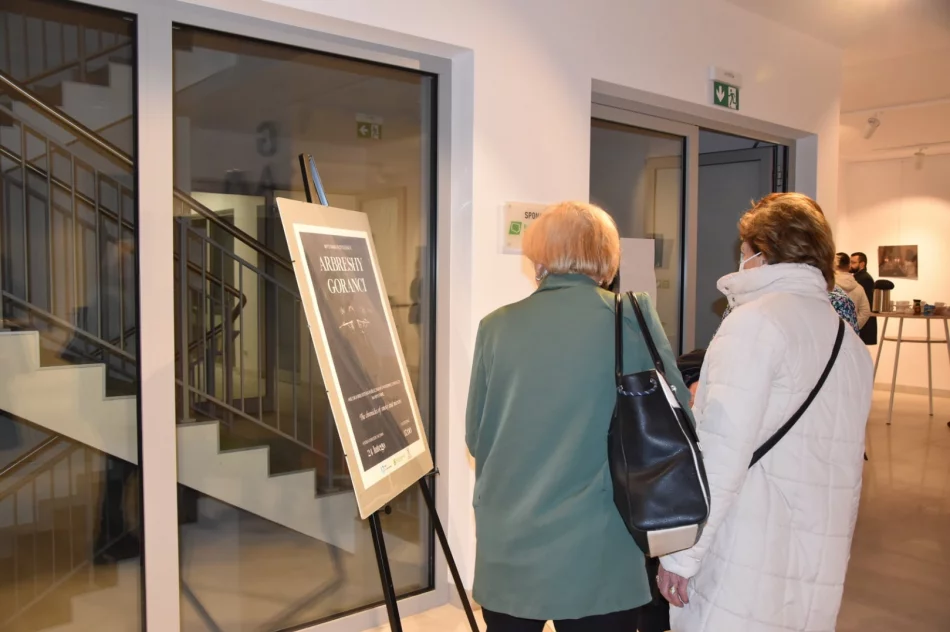 Tajemnicze fotografie inspirowane sztuką w Miejskiej Bibliotece Publicznej w Limanowej - zdjęcie 6