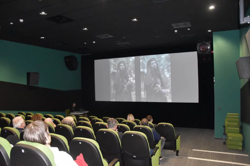 Tajemnicze fotografie inspirowane sztuką w Miejskiej Bibliotece Publicznej w Limanowej - zdjęcie 8