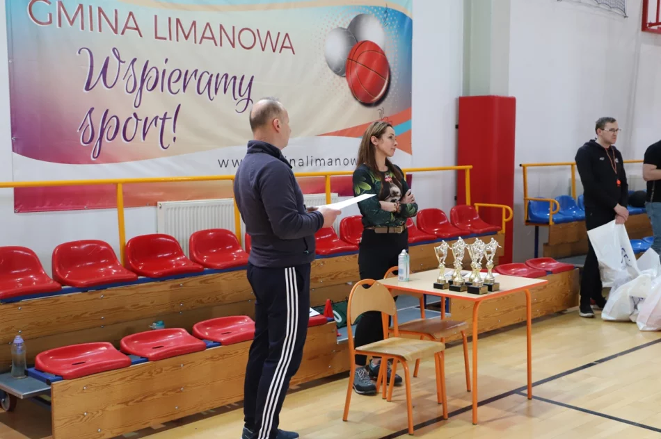 Mordarka i Pasierbiec Mistrzami Gminy Limanowa w koszykówce w ramach Igrzysk Młodzieży - zdjęcie 15