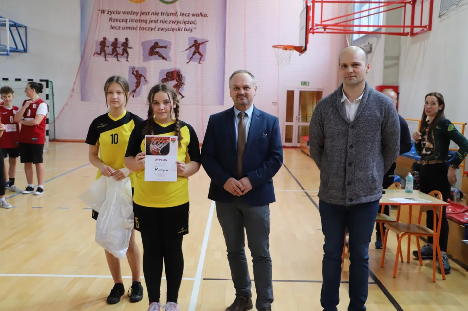 Mordarka i Pasierbiec Mistrzami Gminy Limanowa w koszykówce w ramach Igrzysk Młodzieży - zdjęcie 19