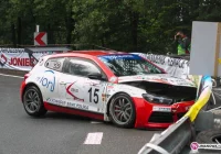 Wyścig pod znakiem oleju (video z wypadków) - zdjęcie główne